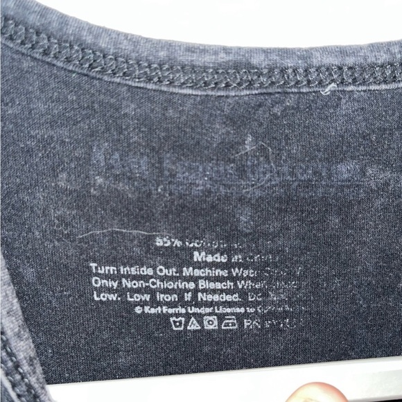 Bundle of 2 t-shirts Universal Thread cream with stripes and a Jimi Hendrix - Picture 3 of 9